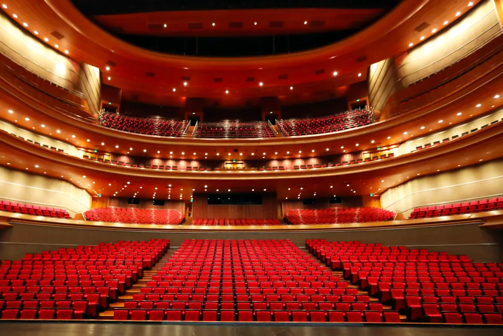 博多座｜九州最大級の演劇専用劇場