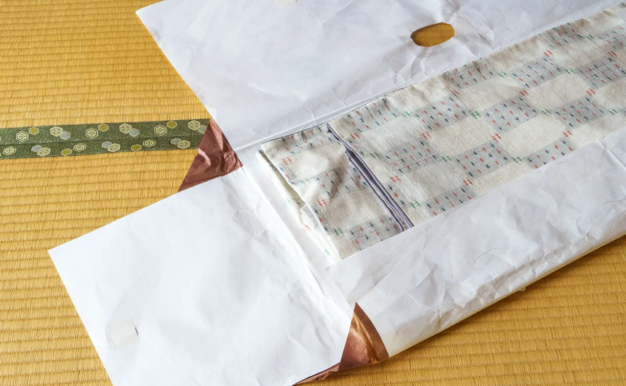 着物クリーニングの受け取り後にすぐ行うべきこと