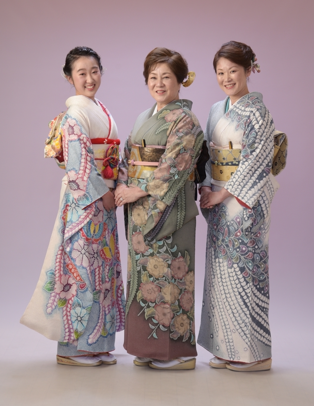でこ⭐️FAMILY着物６点 三世代の親子が纏う、絞りの美と絆の物語 | 着物情報サイト『i KIMONO
